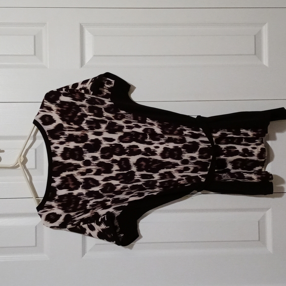 LAST CHANCE Leopard print top - Picture 2 of 6